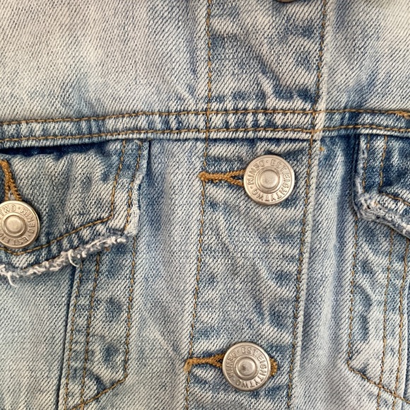 Artisan Hand Painted Abstract Flowers on Back Eighty-Two Denim Jacket Crop Med - Picture 9 of 9